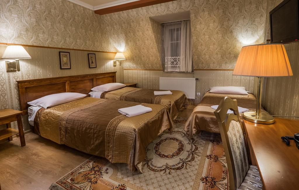 Dwor Ostoia Hotel 2*